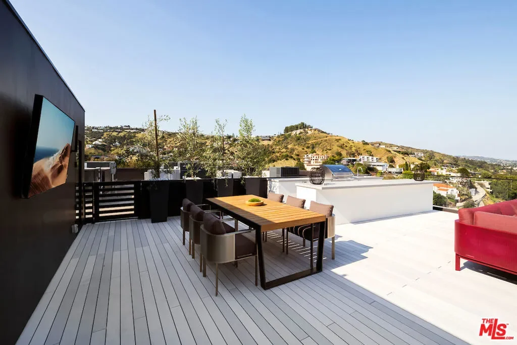 8116 Laurel View Drive, Los Angeles, California, United States. - Photo 55