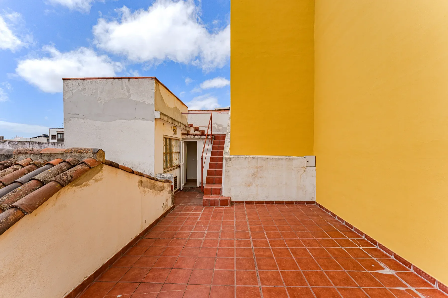 Exterior photo 5