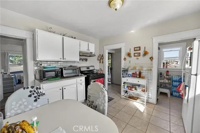 323 W 60th, Los Angeles, CA 90003, Los Angeles, California, United States. - Photo 7