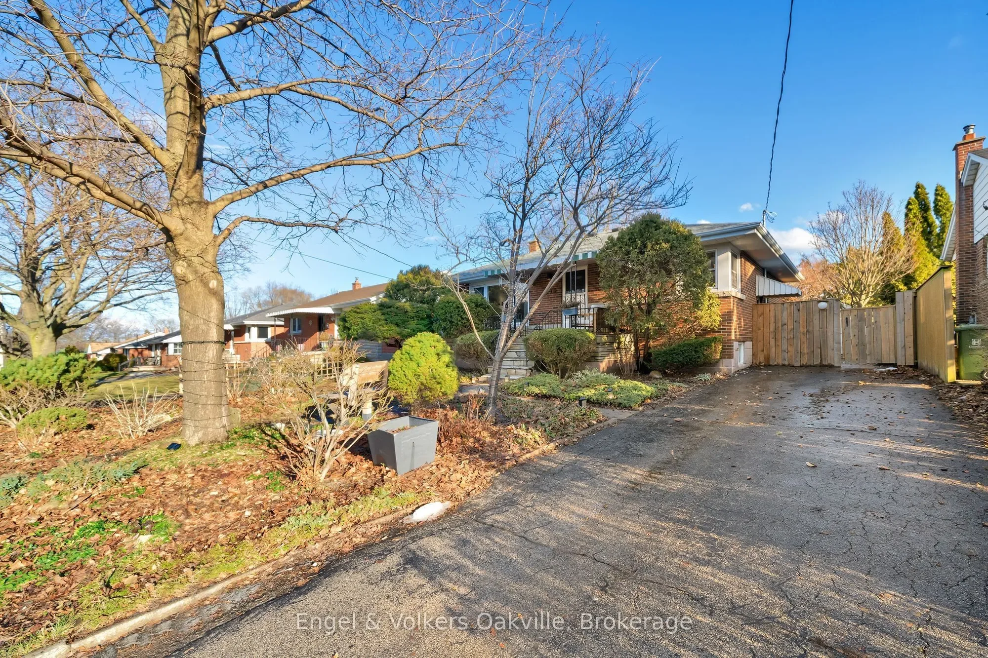 Exterior photo 5
