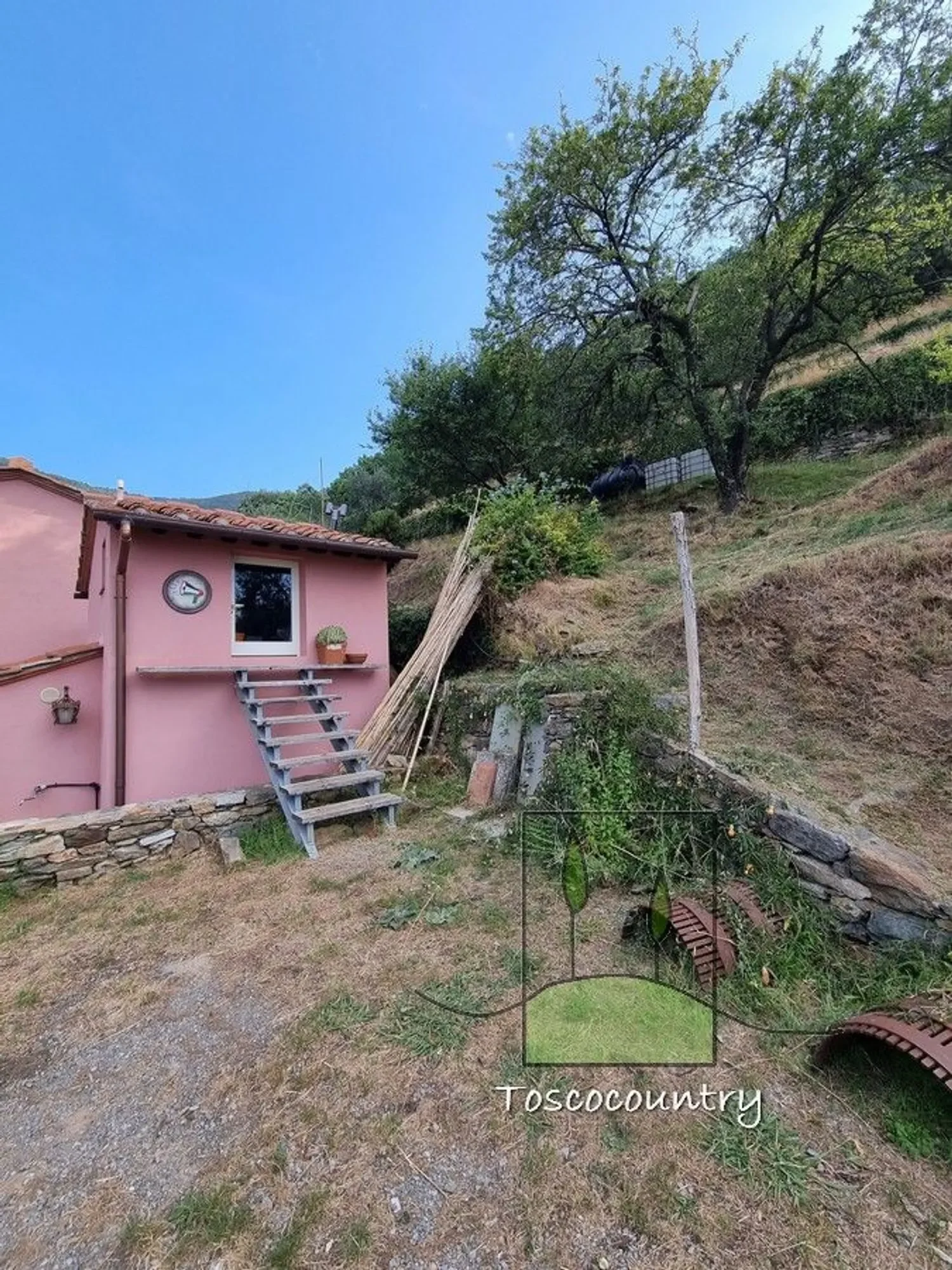 Exterior photo 6