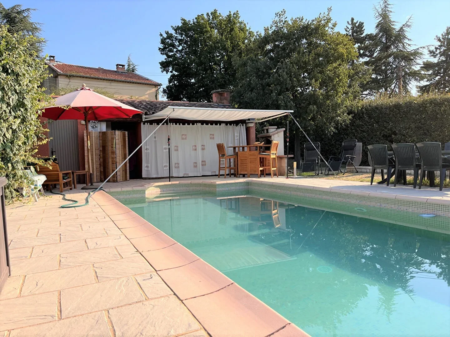 Exterior photo 7