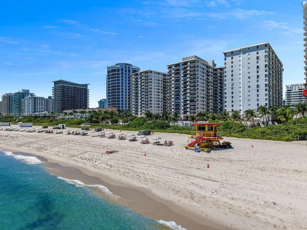 6039 Collins Ave 1126, Miami Beach, Florida, United States. - Photo 30
