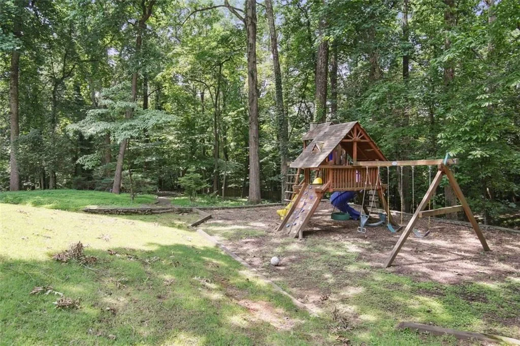 525 FOREST HILLS Drive, Atlanta, Georgia, United States. - Photo 36