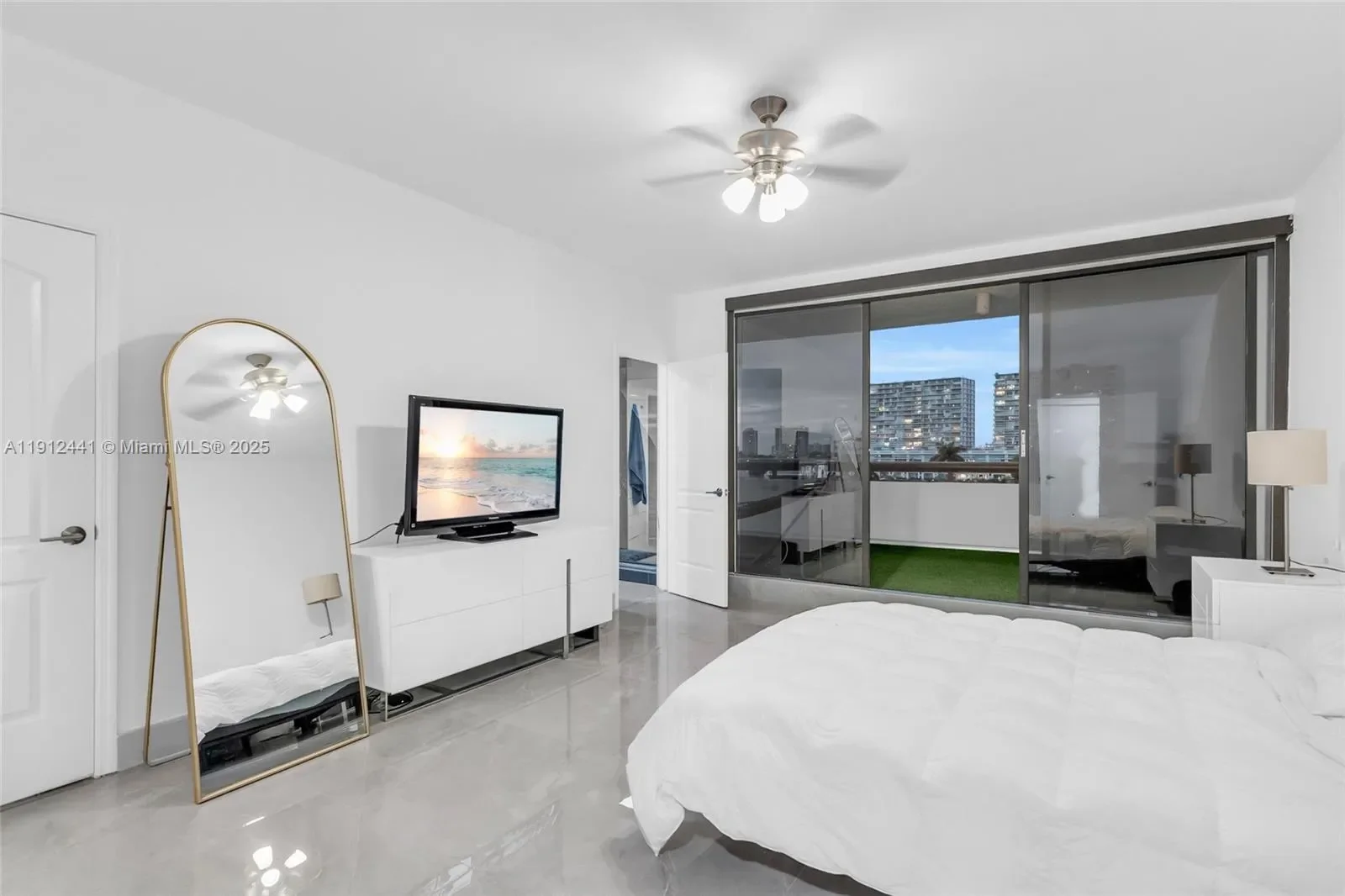 355 Poinciana Dr 1130, Golden Beach, Florida, United States. - Photo 15