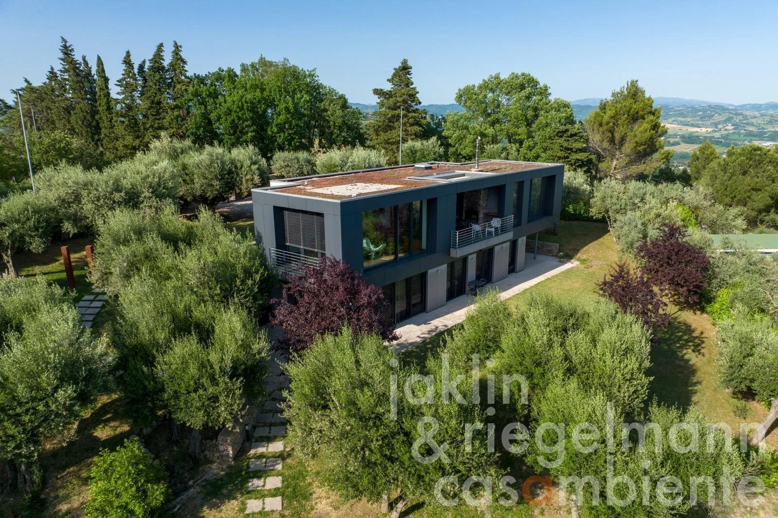 Exterior photo 5