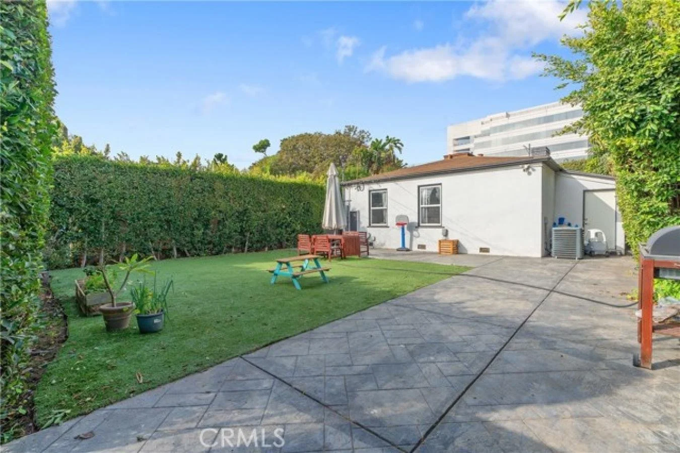 Exterior photo 6