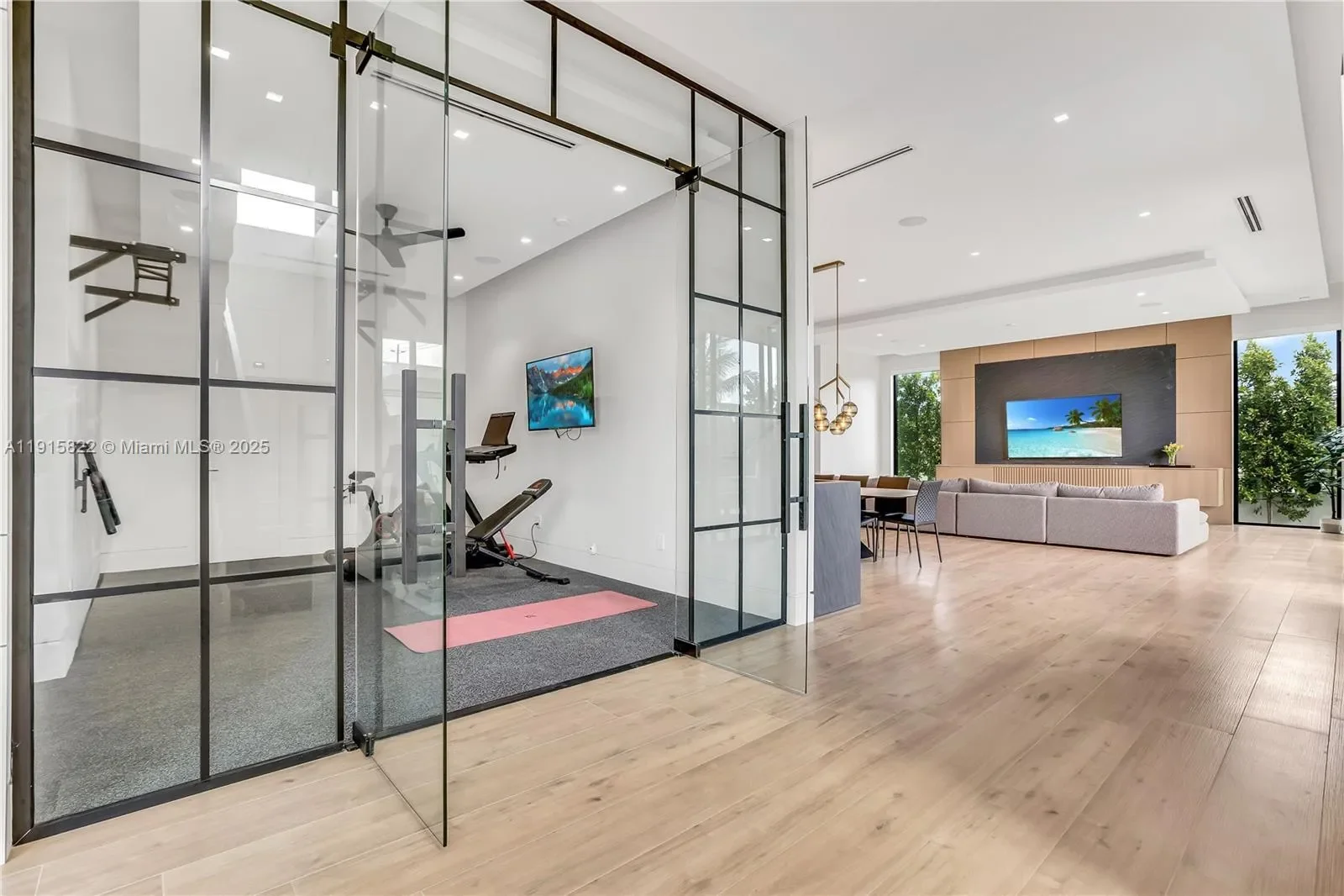 9045 Hawthorne Ave, Bal Harbour, Florida, United States. - Photo 14