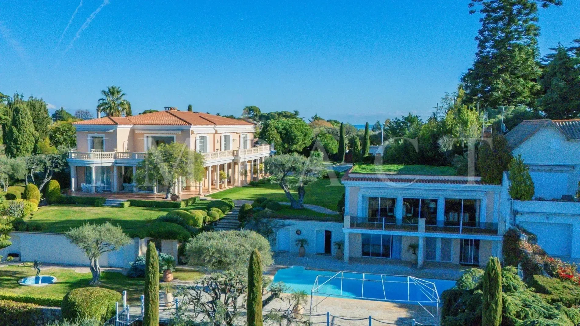 Exterior photo 9