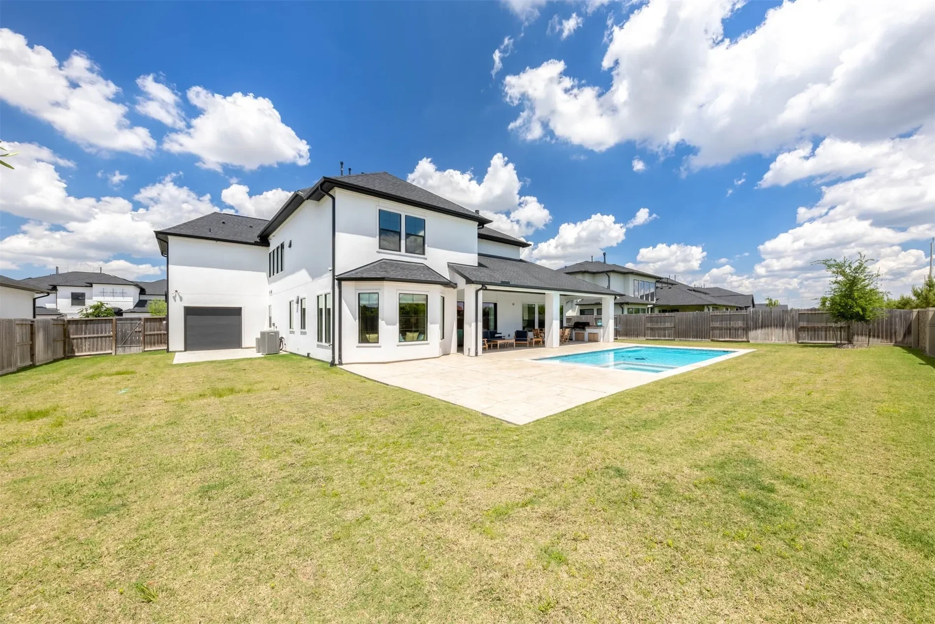 Exterior photo 10