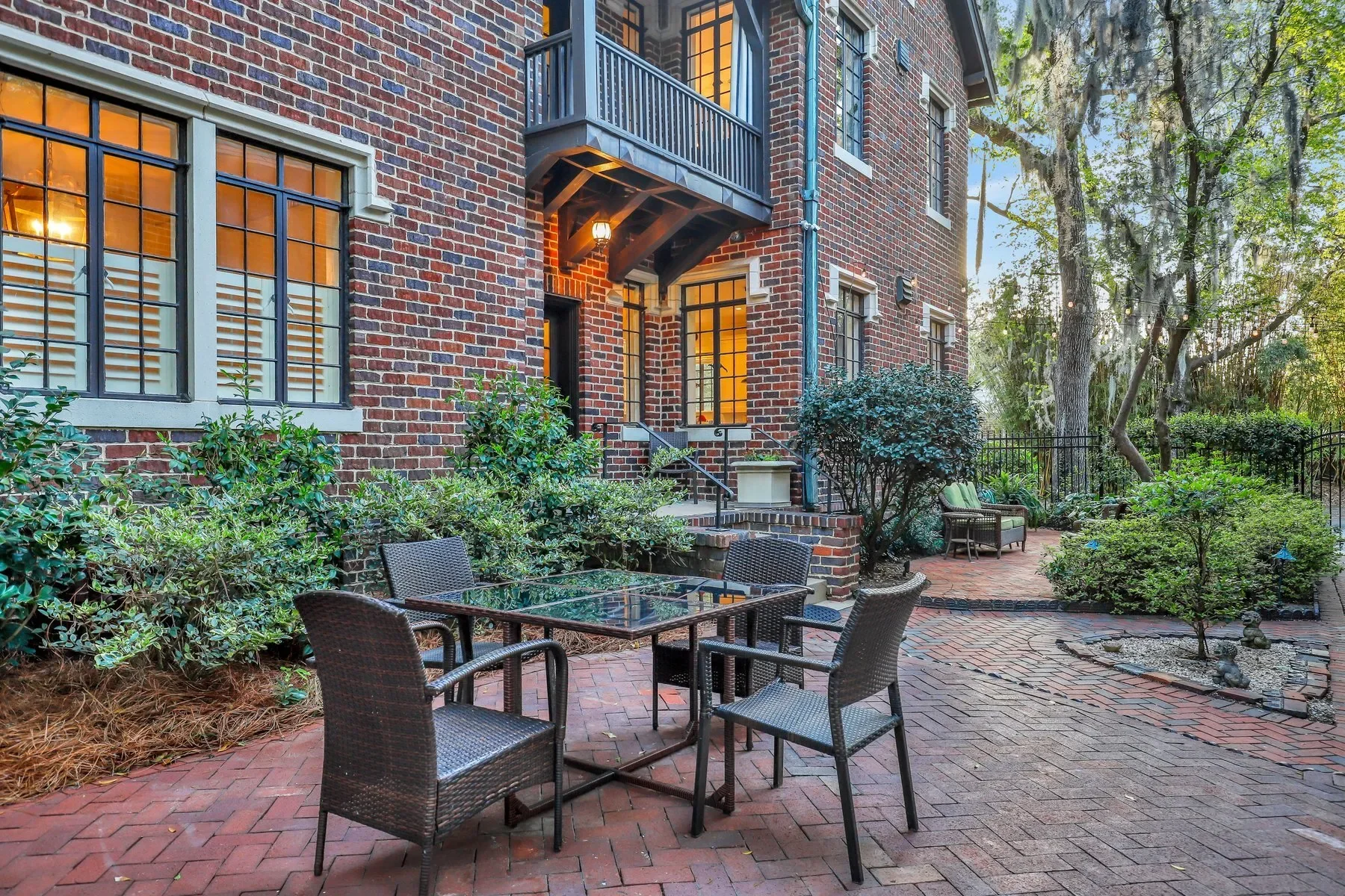 Exterior photo 10