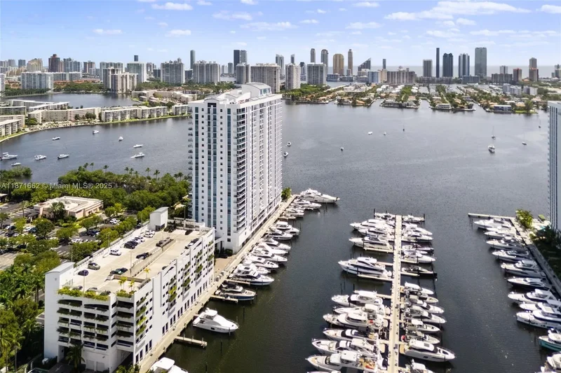 17301 Biscayne Blvd 2009, Golden Beach, Florida, United States. - Photo 4