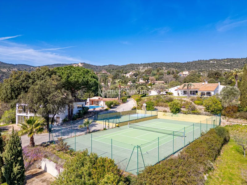 Le Plan-de-la-Tour, Provence-Alpes-Côte d'Azur, France. - Photo 6