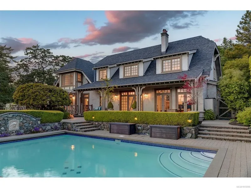 2766 Sea View Rd, Saanich, BC, V8N1K8, CANADA, Saanich, British Columbia, Canada. - Photo 1