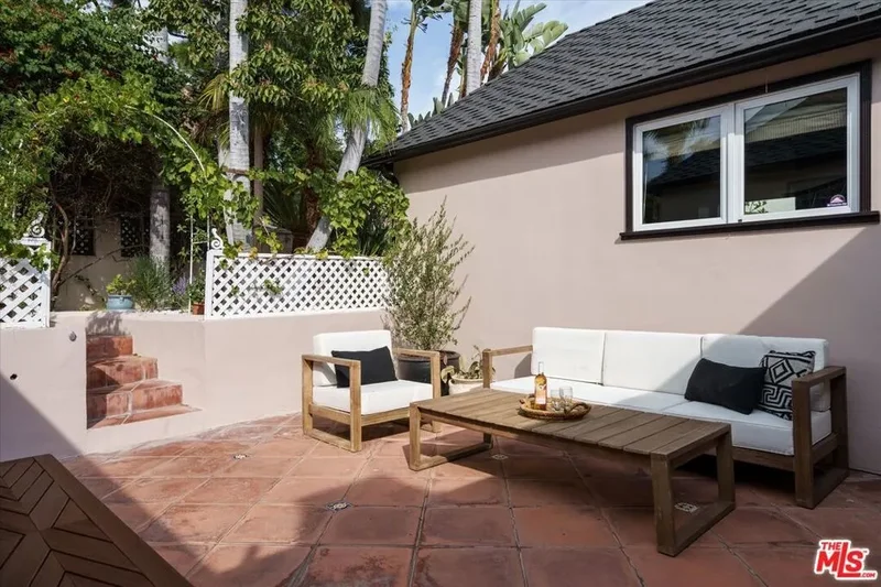 4189 Holly Knoll Drive, Los Angeles, California, United States. - Photo 5