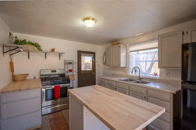 109 Romero Street, Santa Fe, NM 87501, Santa Fe, New Mexico, United States. - Photo 7