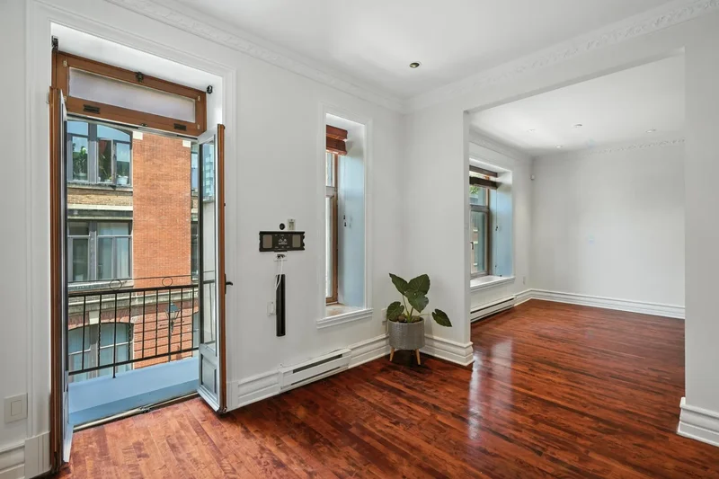 424 Rue du Champ-de-Mars, Montréal, Quebec, Canada. - Photo 6