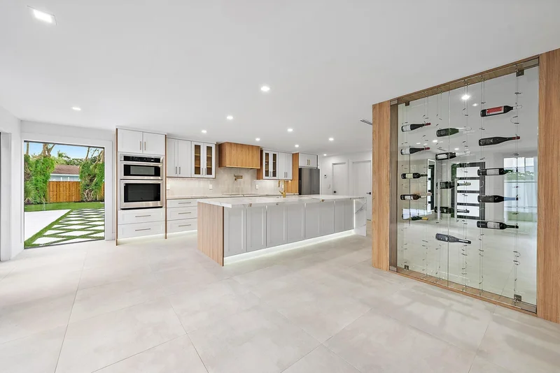 391 W Riverside Drive, Tequesta, Florida, United States. - Photo 19
