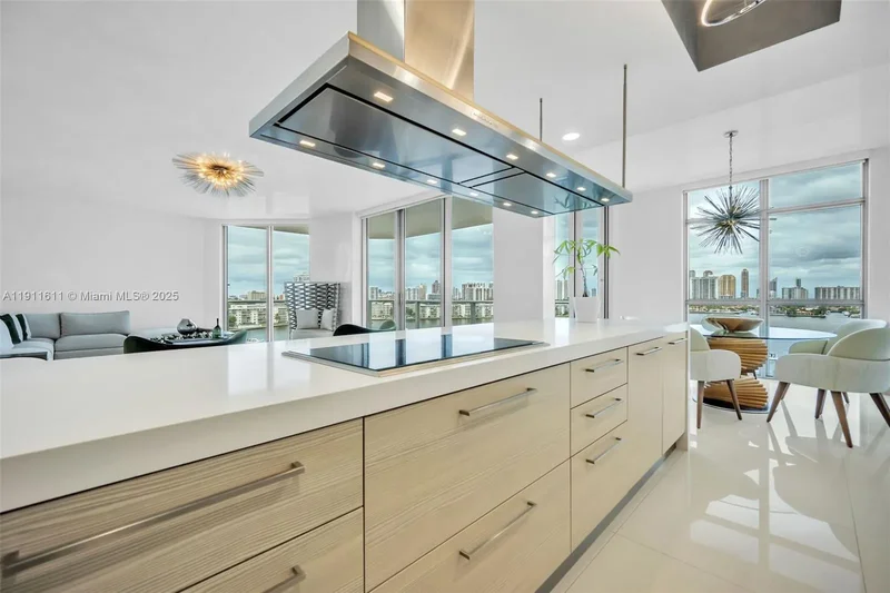 17301 Biscayne Blvd #910, Golden Beach, Florida, United States. - Photo 10