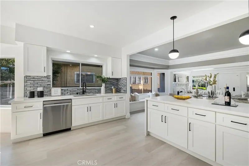 2410 8th Avenue, Los Angeles, CA 90018, Los Angeles, California, United States. - Photo 22