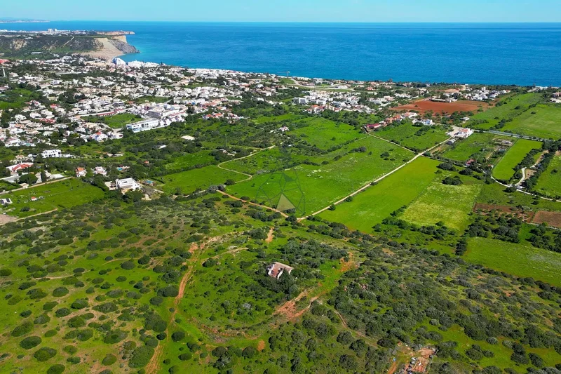 21 hectare farm 3.5 km from Praia da Luz and Burgau, with hotel/resort project