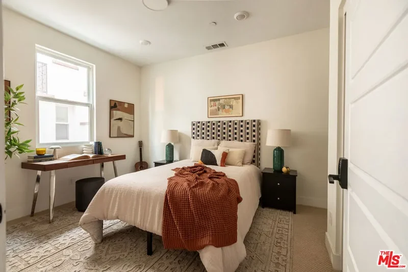 129 S Cessna Lane, Los Angeles, California, United States. - Photo 28