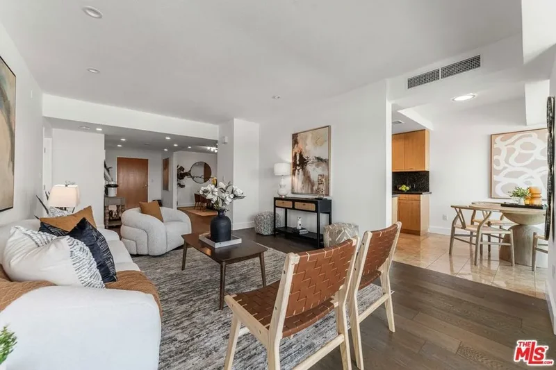 13600 Marina Pointe Drive 1904, Marina del Rey, California, United States. - Photo 16