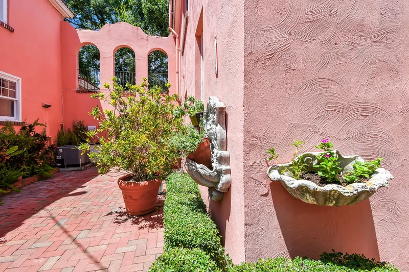100 72nd Street S, St Petersburg, FL 33707, St. Petersburg, Florida, United States. - Photo 11