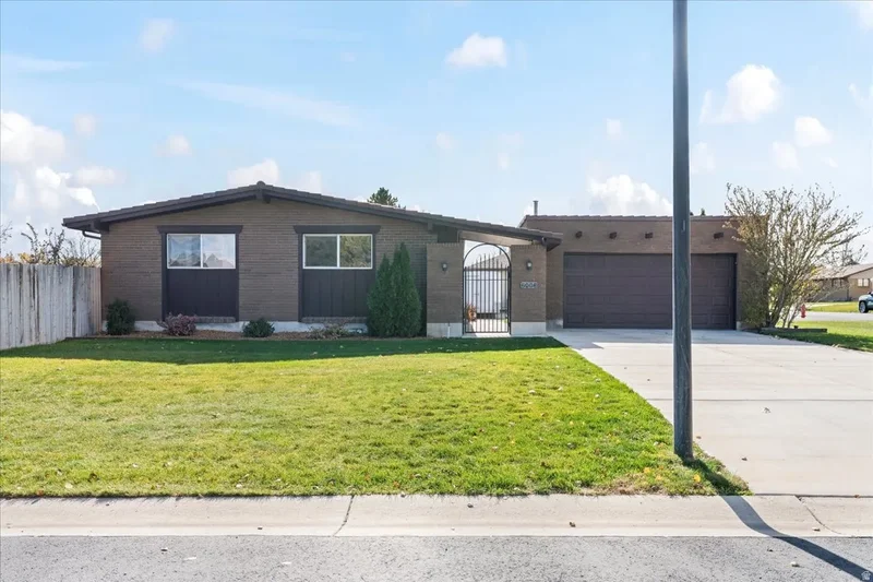Single Family Residence in West Jordan