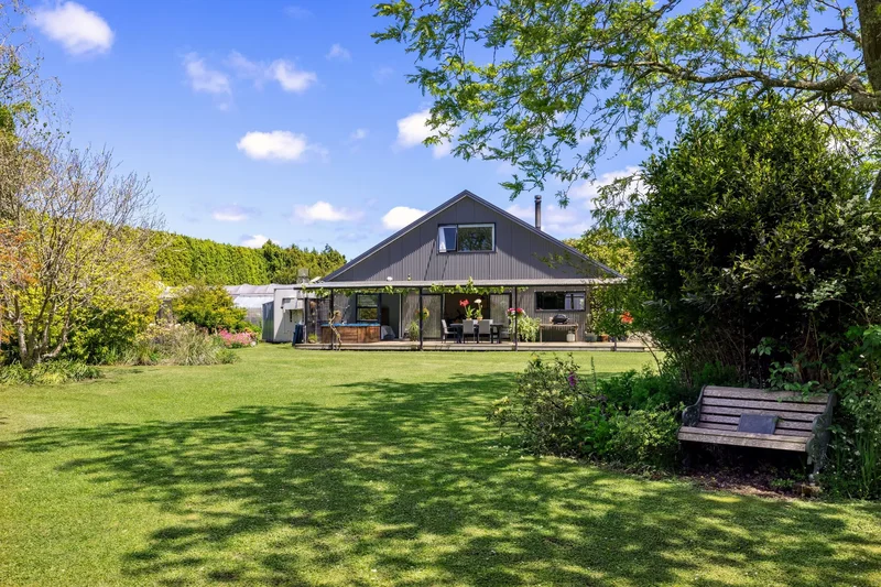 18 Lathrope Road, Riverhead
