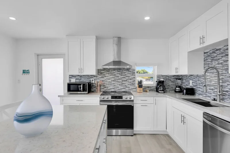 571 8th Street, Key Colony Beach, FL 33050, Key Colony Beach, Florida, United States. - Photo 14