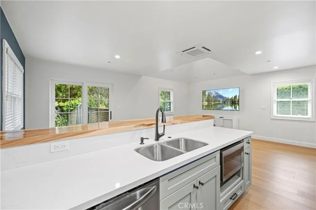 5200 Collier Place, Woodland Hills, CA, 91364, USA, Los Angeles, California, United States. - Photo 18