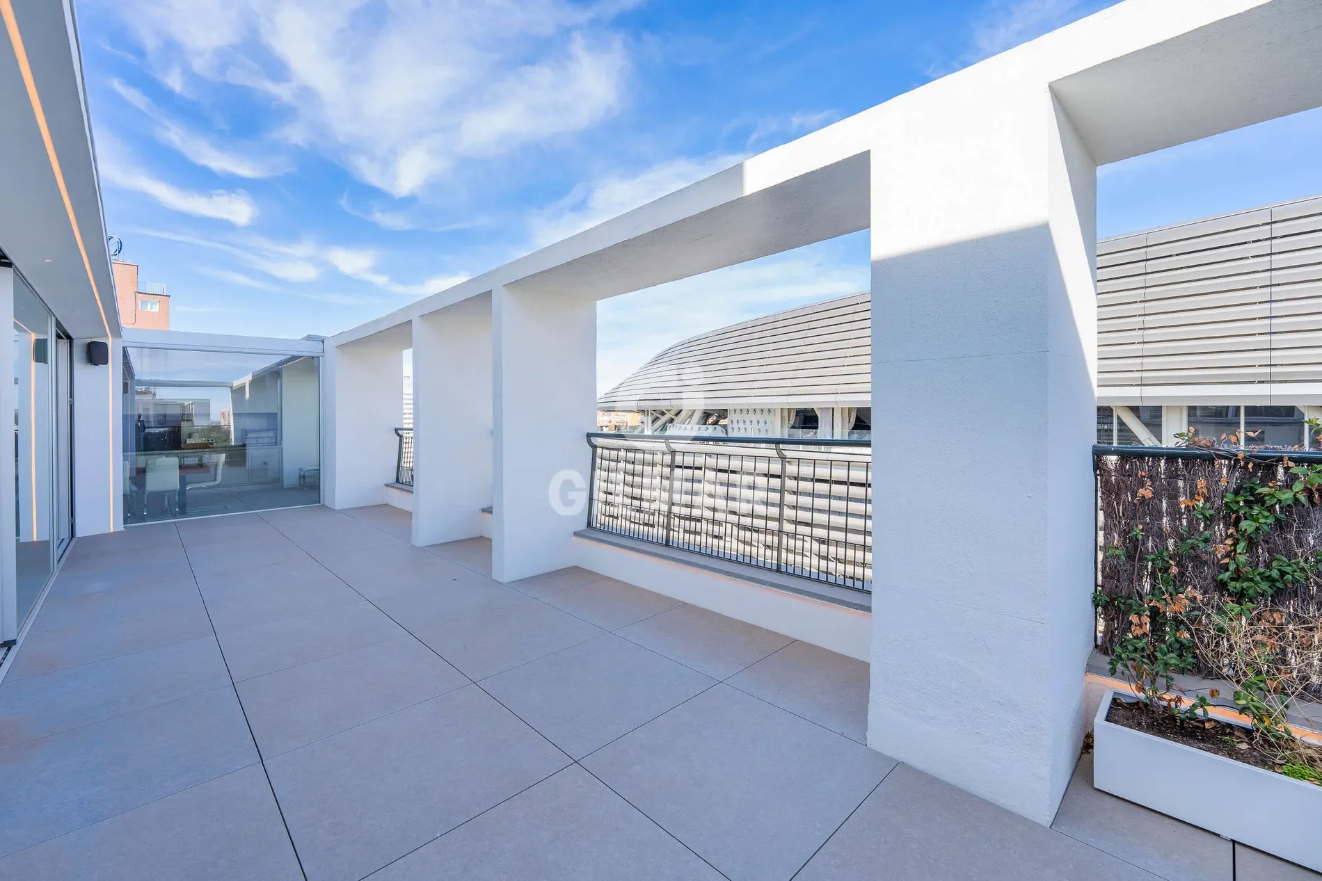 Exterior photo 3