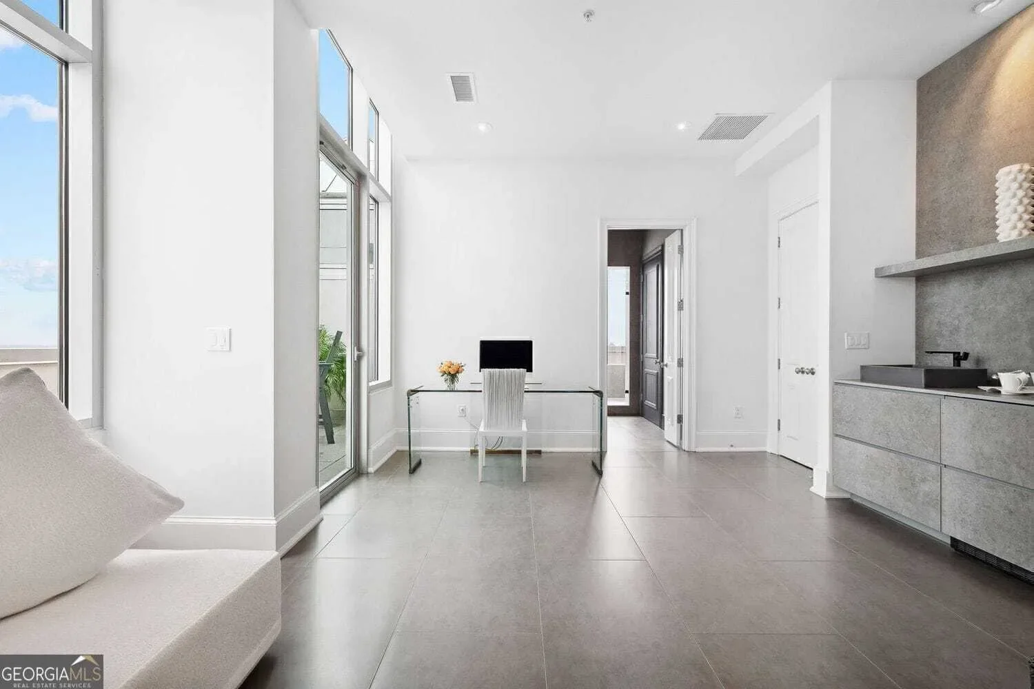 2828 Peachtree Road NW, Atlanta, Georgia, United States. - Photo 22