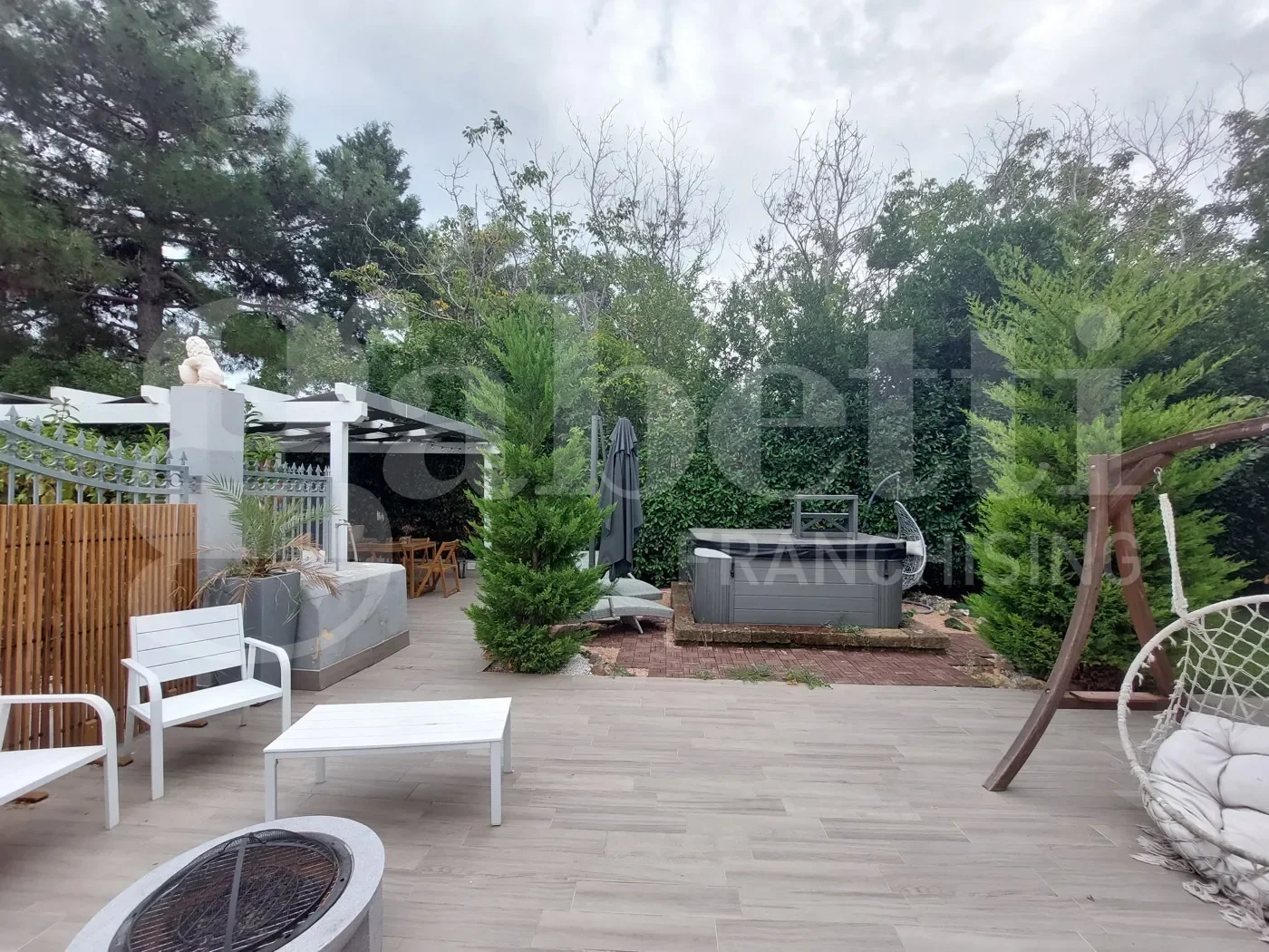 Exterior photo 9