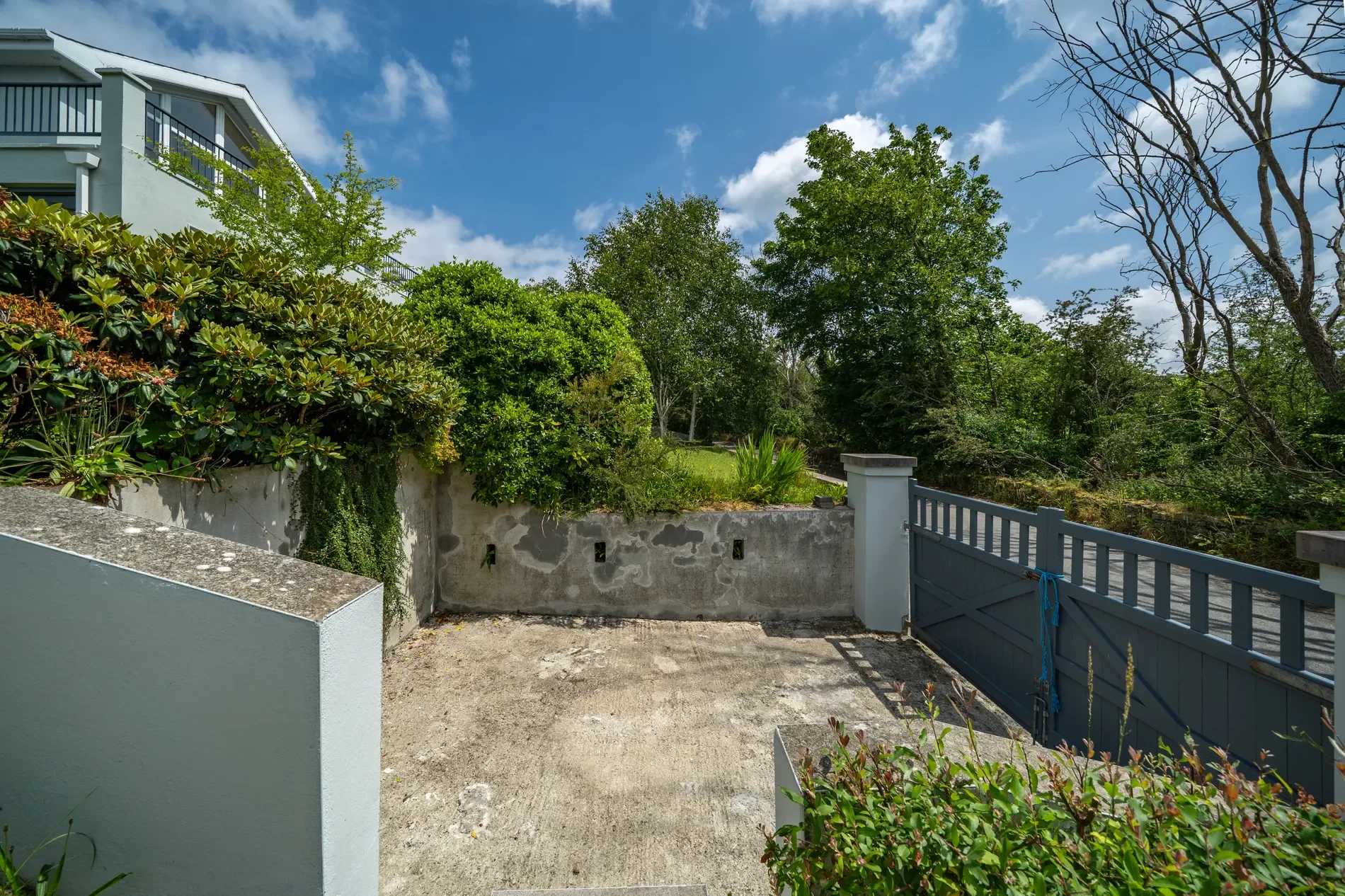 Exterior photo 4