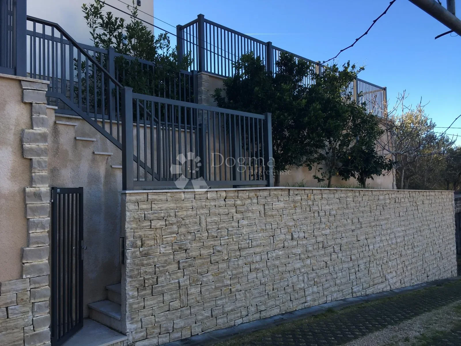 Exterior photo 8