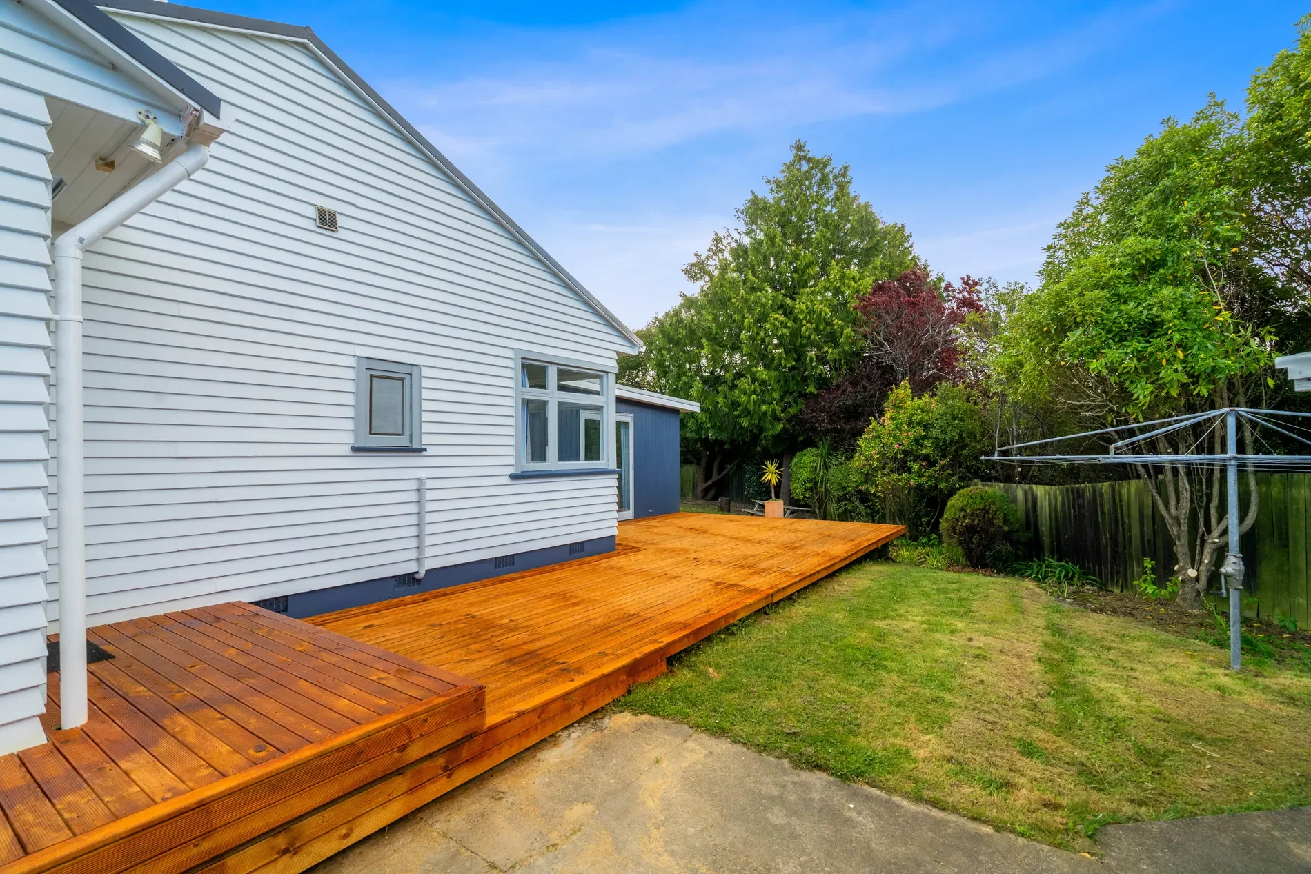 Exterior photo 5