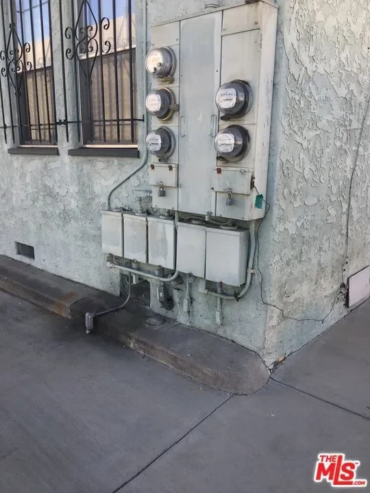 3809 W 30th Street, Los Angeles, California, United States. - Photo 8