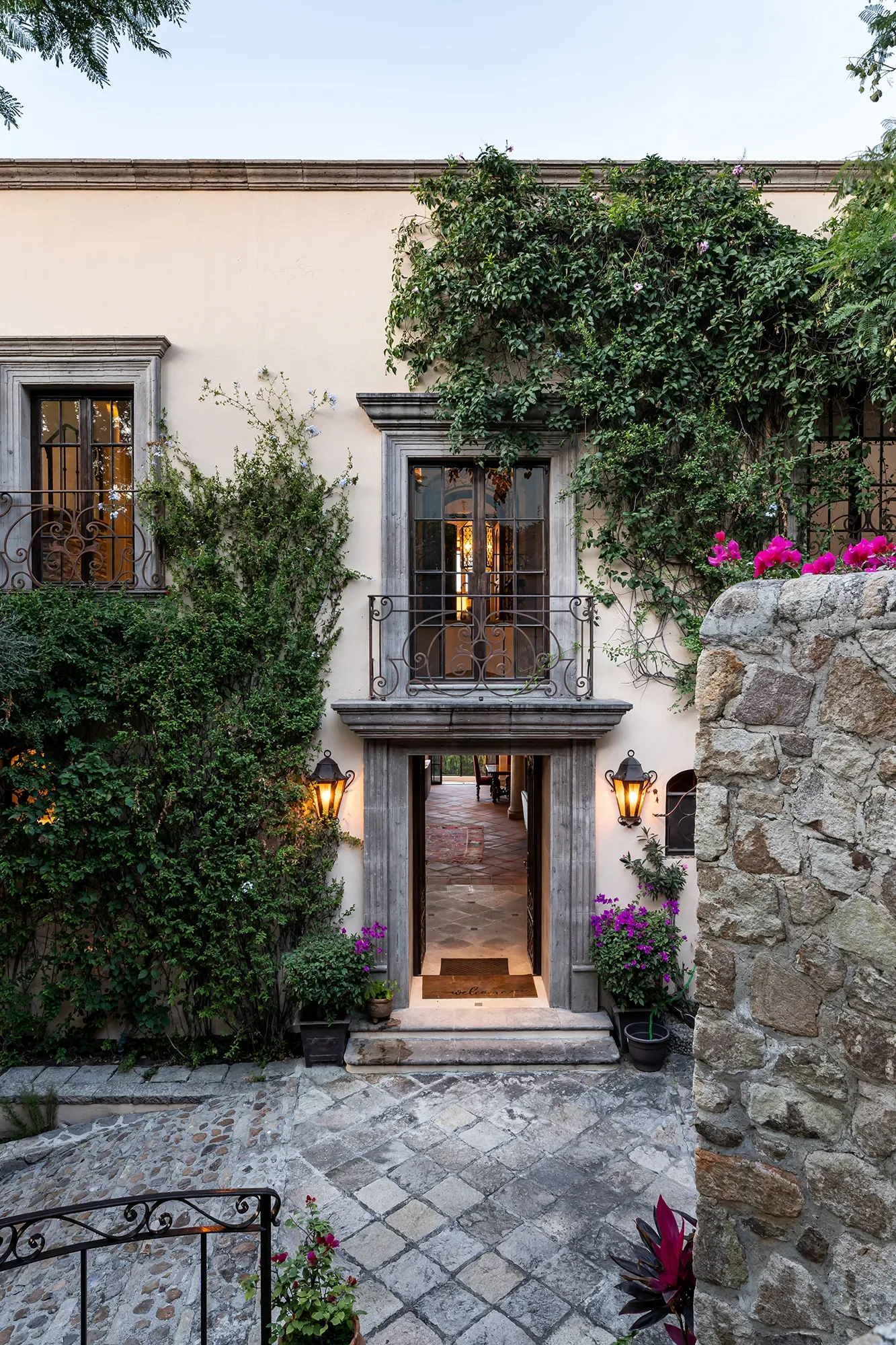 Exterior photo 4