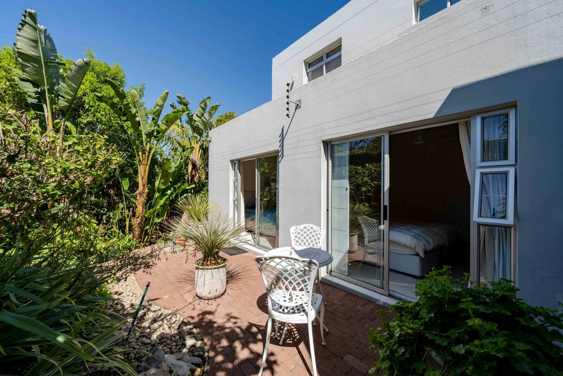 Exterior photo 8