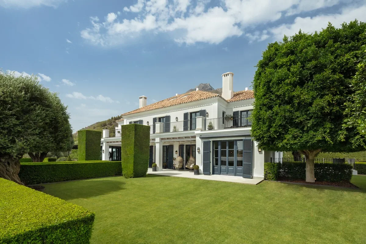 Exterior photo 2