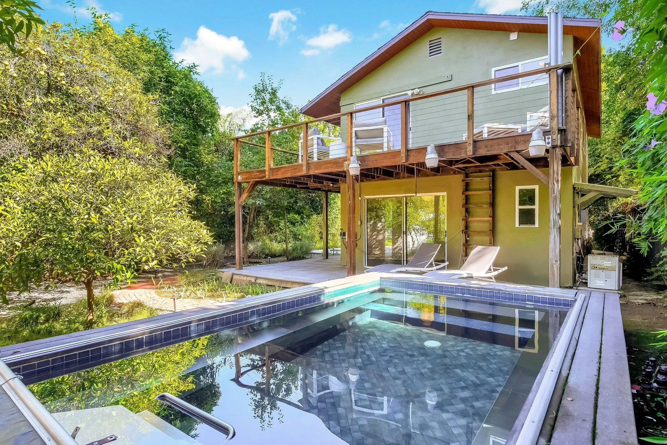 Exterior photo 11