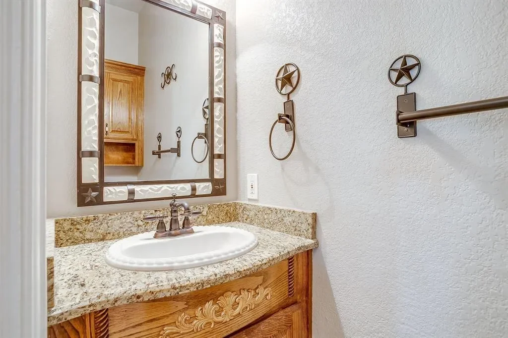 9549 Dickson Road, Fort Worth, Texas, United States. - Photo 25