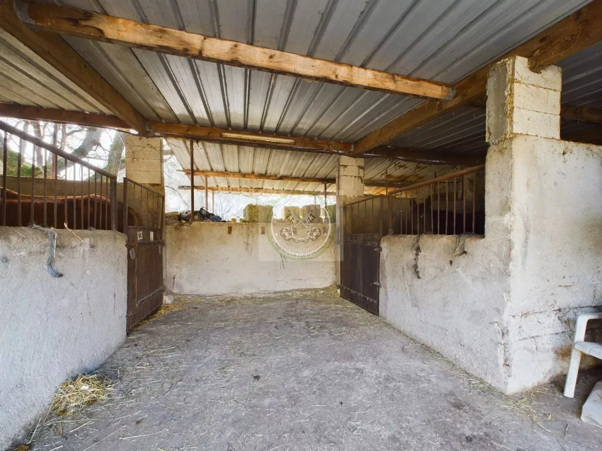 Exterior photo 7