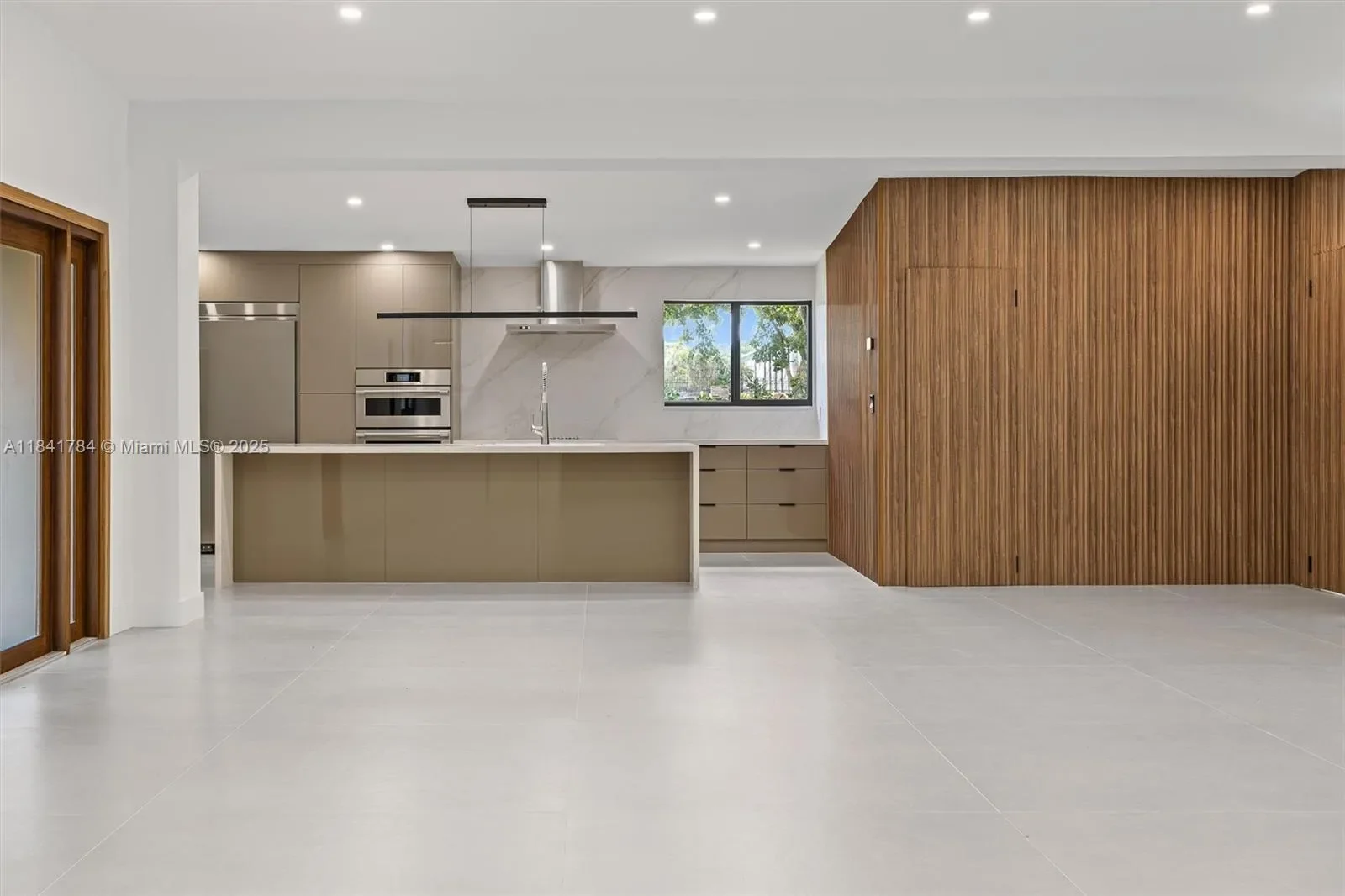 2180 NE 190th Ter, North Miami Beach, Florida, United States. - Photo 10