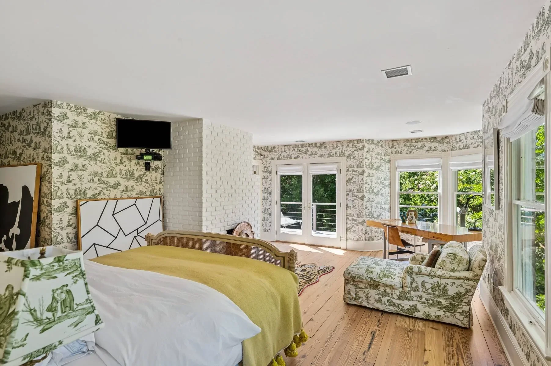 Fox Hollow Farm. A Shelter Island Manor With Vogue Provenance.