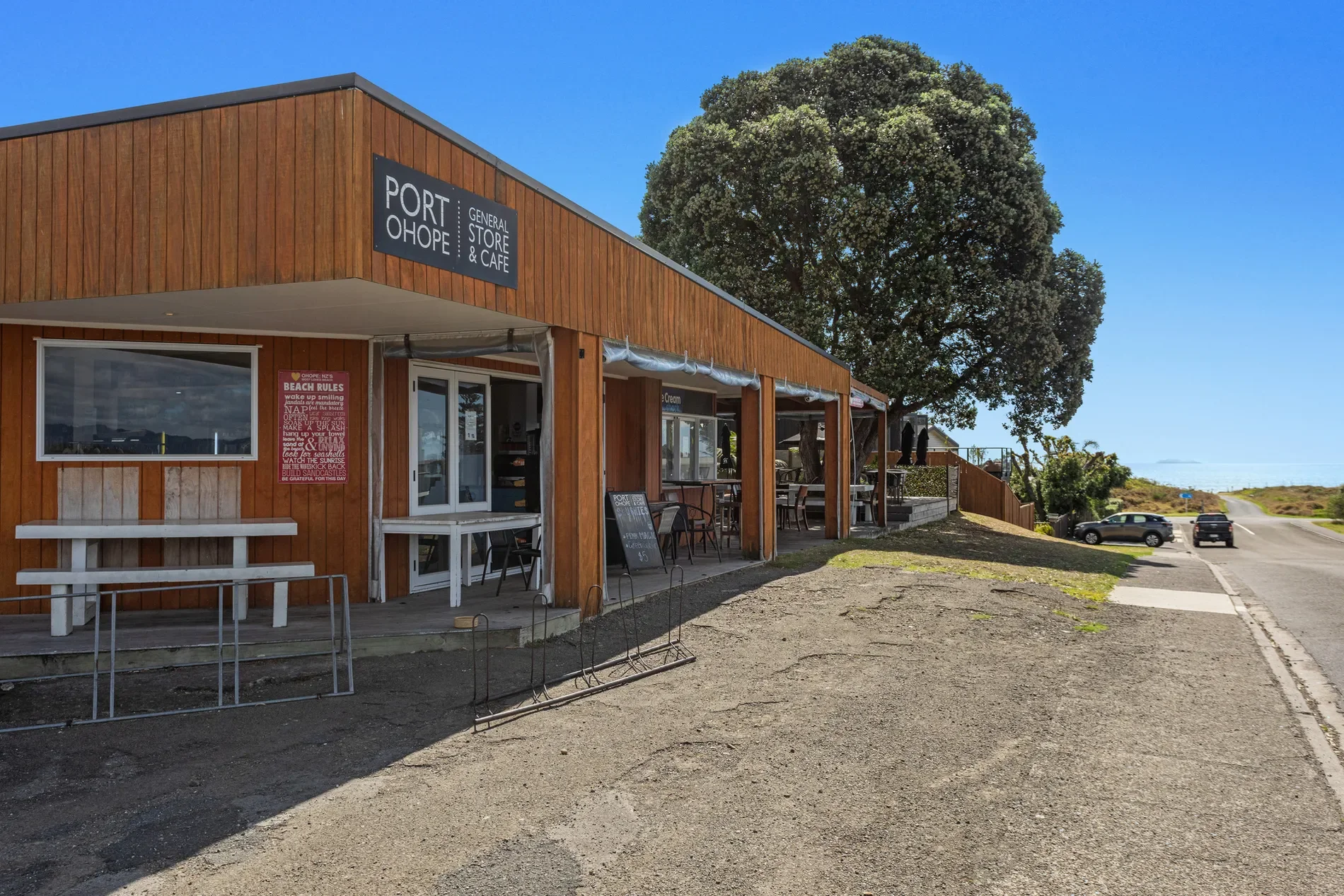Exterior photo 2