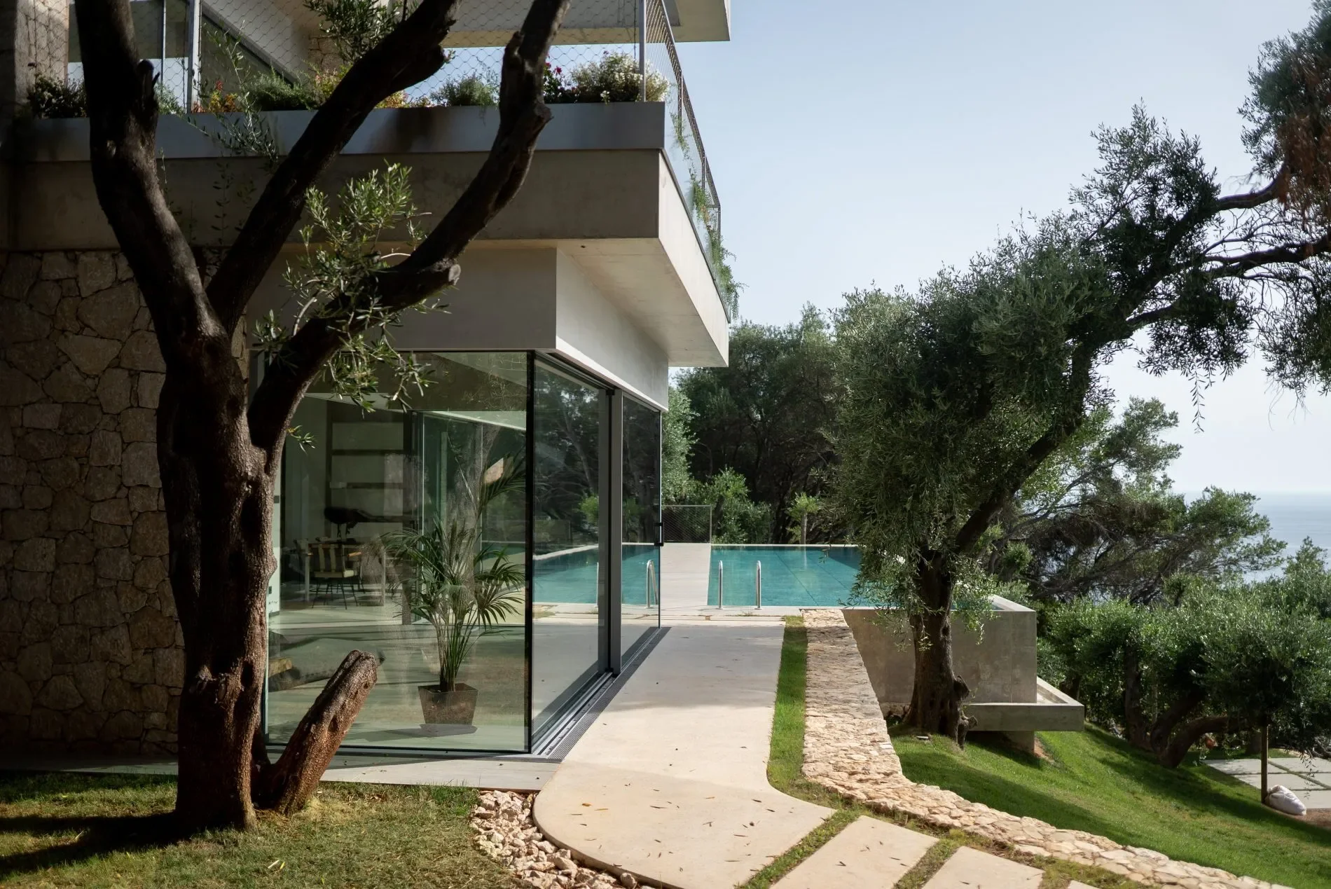 Exterior photo 9