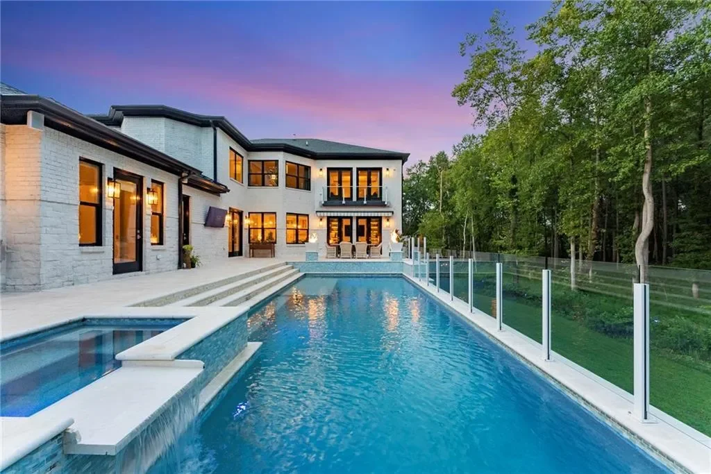 Exterior photo 4